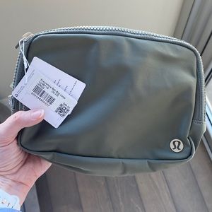 Lululemon everywhere belt bag large